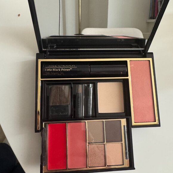 Estée Lauder Beauty Essentials Kit - Picture 2 of 3